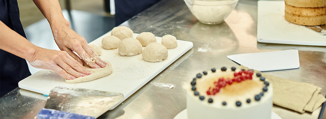 CURSO PASTELERÍA Y REPOSTERÍA PROFESIONAL